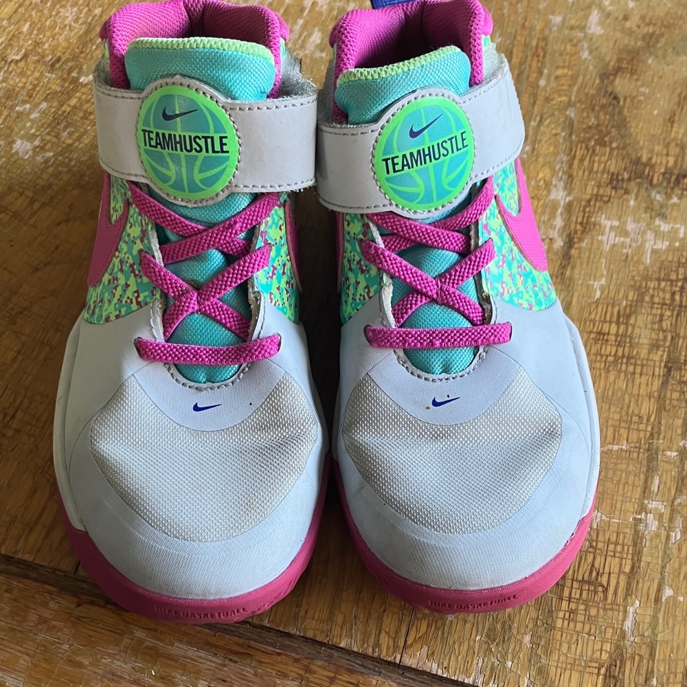 Nike Team Hustle Kids Sneakers - Pink and Teal